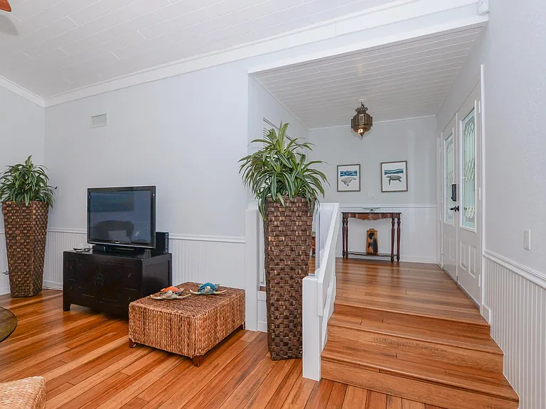 4051 NE Breakwater Dr — Photo 31