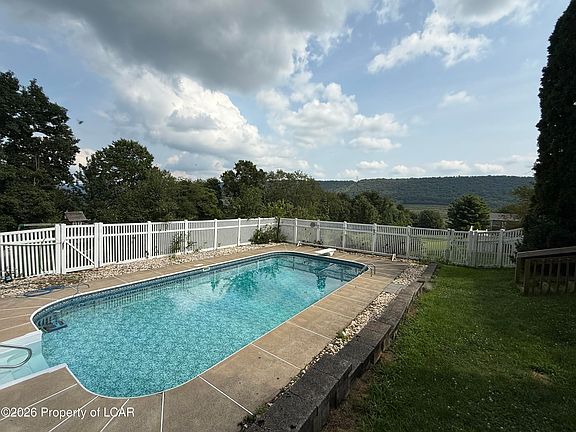 3rd image of 127 Klinger Dr