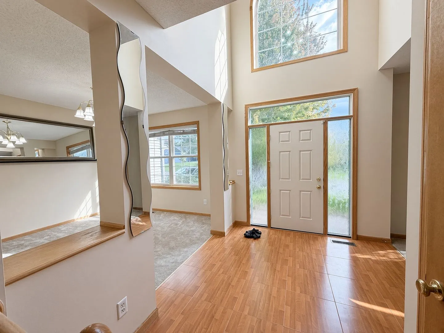 Rare 7Bed 4.5Bath Home in Woodbury, Right on The Golf Course. — Photo 3