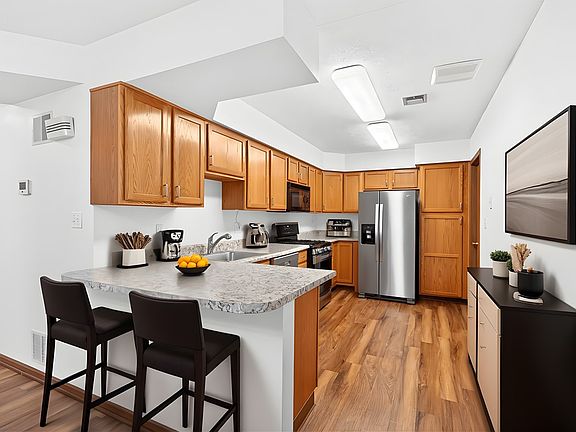 4th image of 1481 Greenbriar Ct