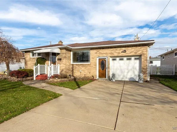 220 Enez Dr, Depew, NY 14043