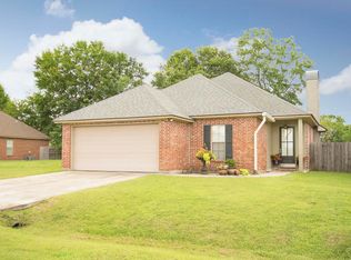 130 Country Village Dr, Youngsville, LA 70592