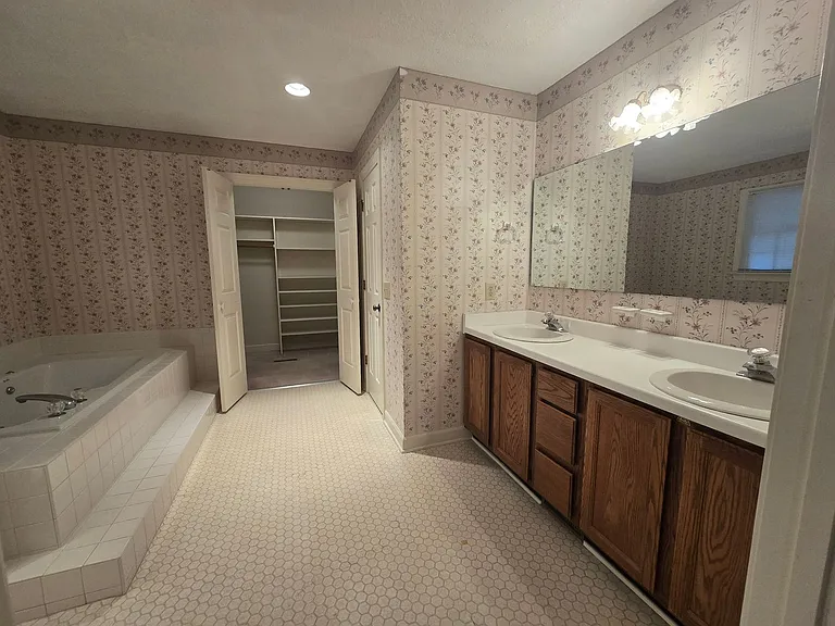 215 Mill Pond Rd — Photo 24