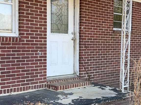 3rd image of 1130 Margerum Rd