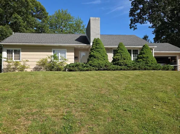7 White Beech Ct, Ewing, NJ 08618