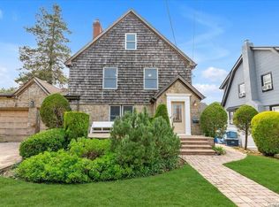 22 Webster St, Lynbrook, NY 11563
