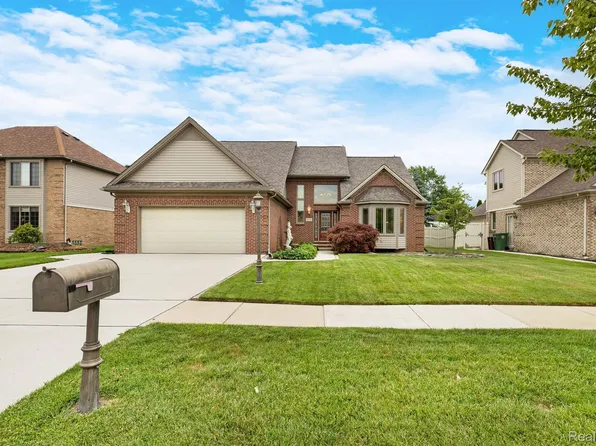 16701 Rosa Ln, Southgate, MI 48195