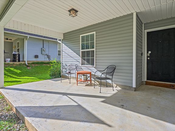 3rd image of 1833 Gainer Avenue