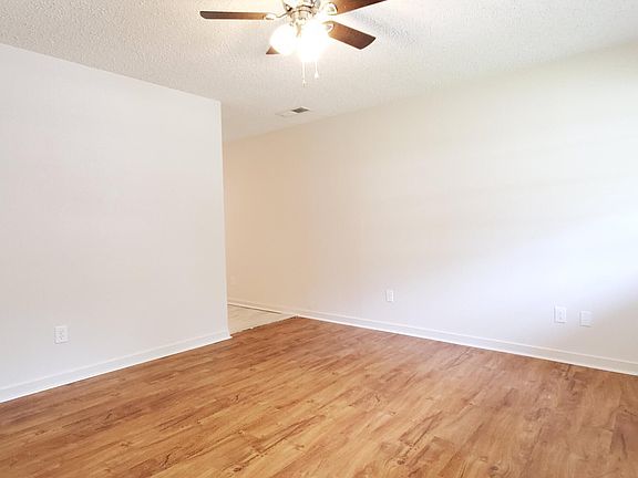 4th image of 224 Woodland Cir