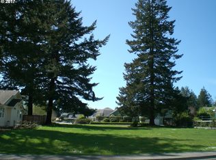 985 Krista Ln, Brookings, OR 97415
