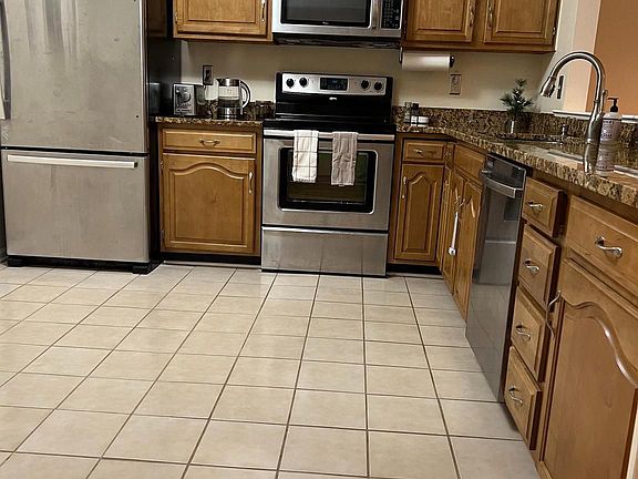 4th image of 5705 Mayfair Manor Dr