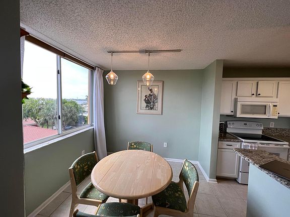 4th image of 1000 Scotia Drive #401