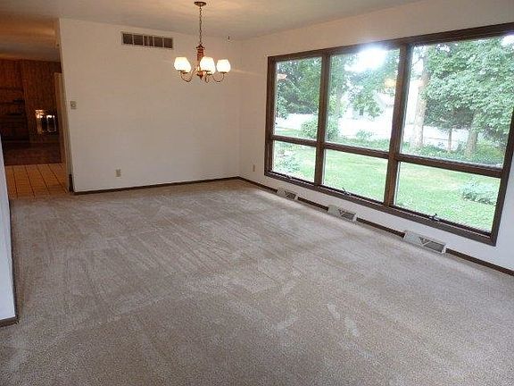 4th image of 206 Lakeside Dr