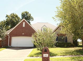 859 Ivy Ln, Sand Springs, OK 74063