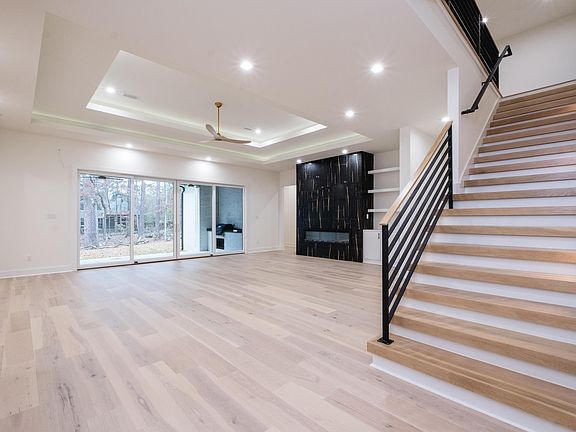 4th image of 32 Mereville Pl
