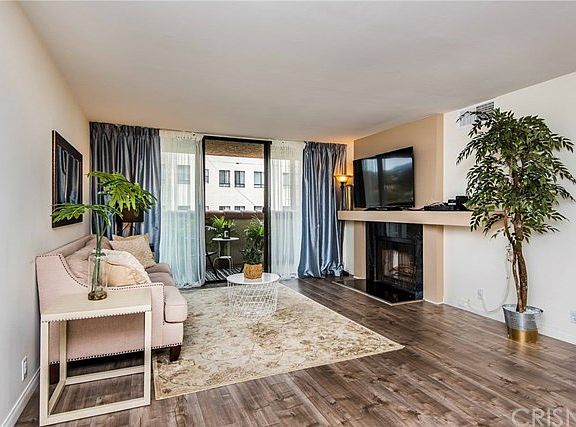 2nd image of 1900 Vine St APT 203