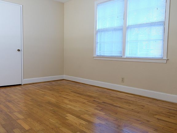 3rd image of 1709 Hillmont Dr