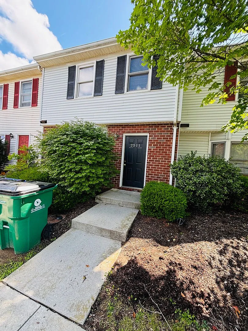 4 Bedroom 3.5 Bath Townhouse — Photo 1