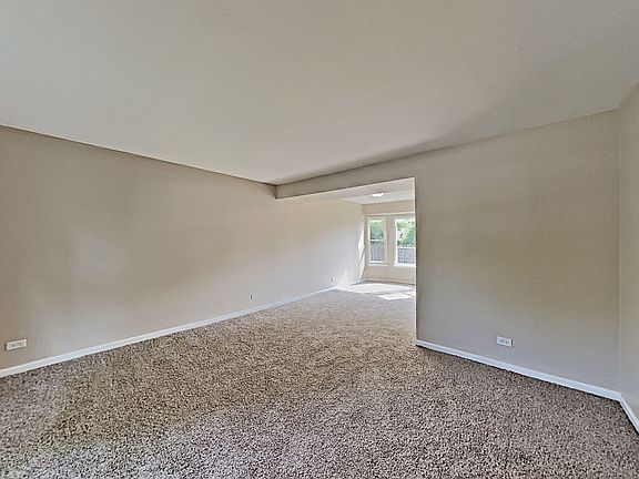 5th image of 3052 Quincy Ln
