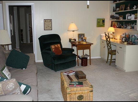 5th image of 907 N Oleander St