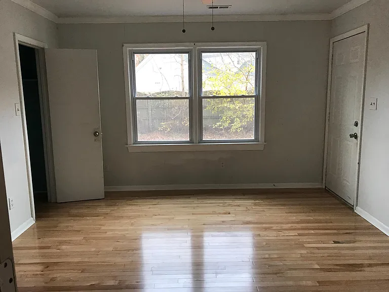 1425 Shoveller Ave — Photo 5