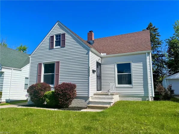 18311 Highland Dr, Maple Heights, OH 44137