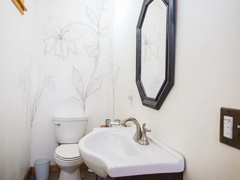 19 S Wc Riles St — Photo 4