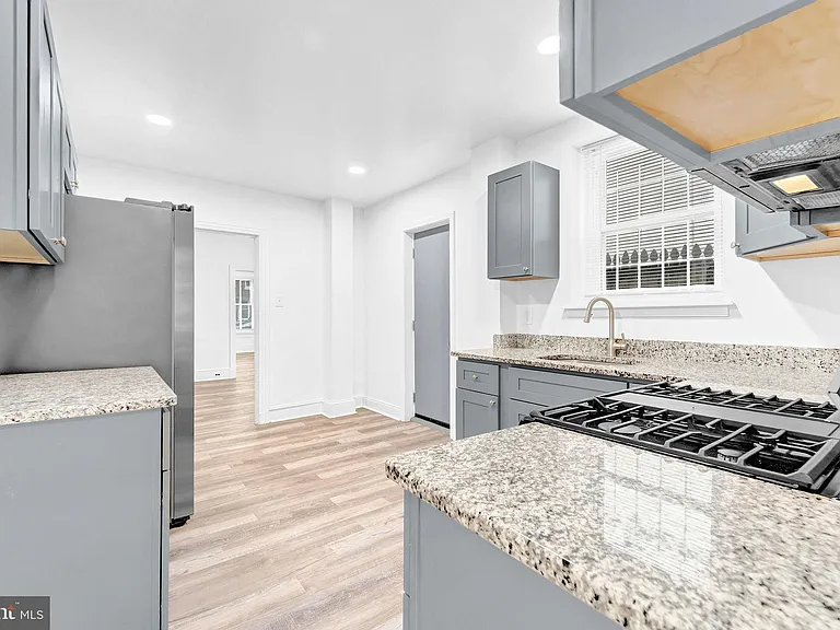 28 W Airy St — Photo 8