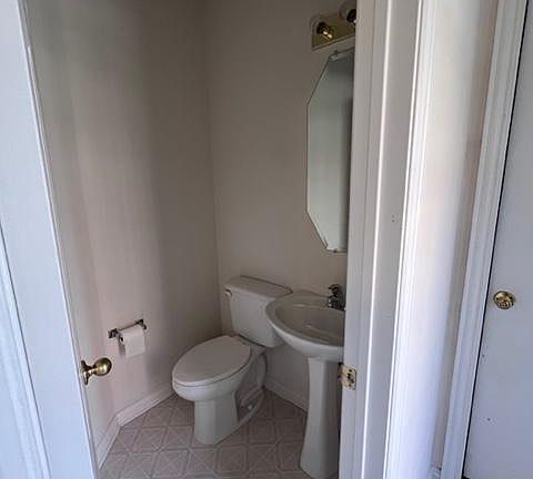 Downstairs 1/2 bath
