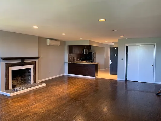 Rented by Salon Realty Corp | media 9