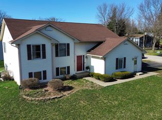 100 Cornwall Cir SE, Poplar Grove, IL 61065