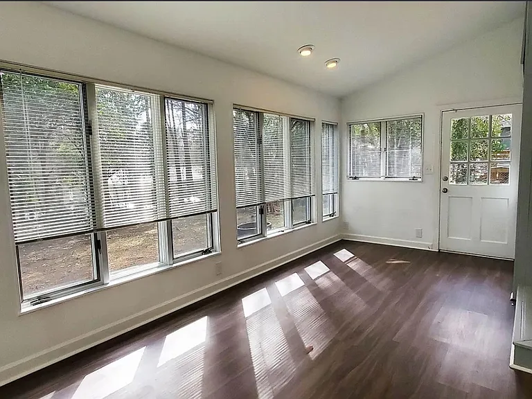 111 Barclay Rd — Photo 3