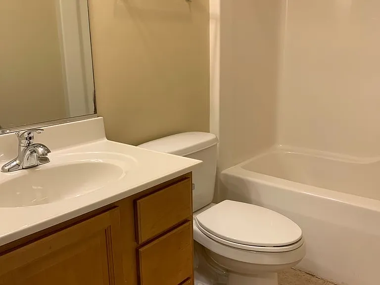 207 N Vine St — Photo 18