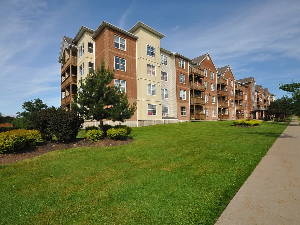 680 Parkland Dr