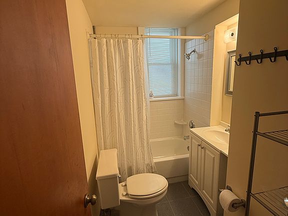 4th image of 2523 W Haddon Ave #1