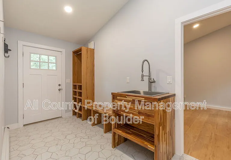 2220 Norwood Ave — Photo 16