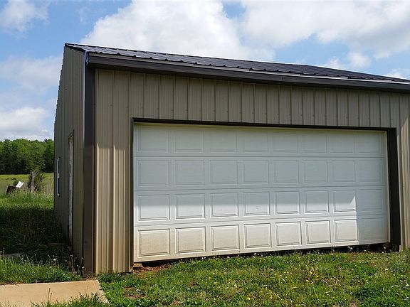 4th image of 221 Crissy St