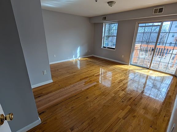 5th image of 224 N Arlington Ave