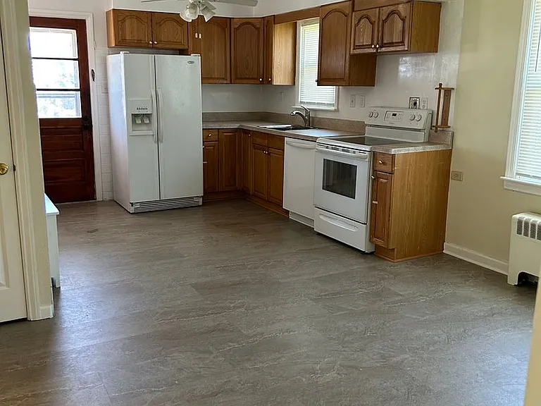 341 Woodland View Dr — Photo 3