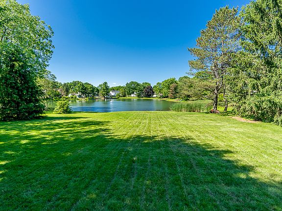 5th image of 1821 Miles Standish Ln