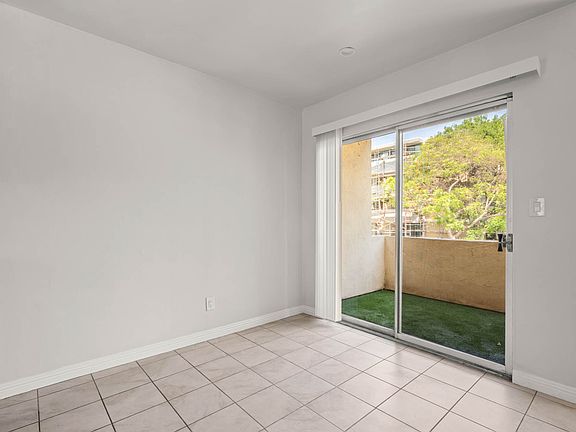 5th image of 607 N Flores St Unit 4