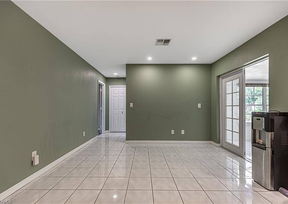 1st image of 408 SE 9th Pl