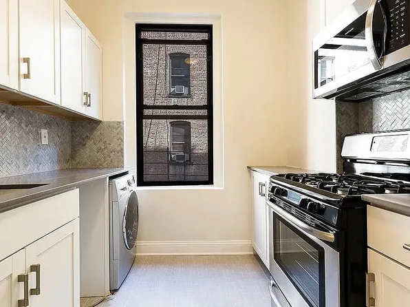 30-58 34th St #2E, Astoria, NY 11103