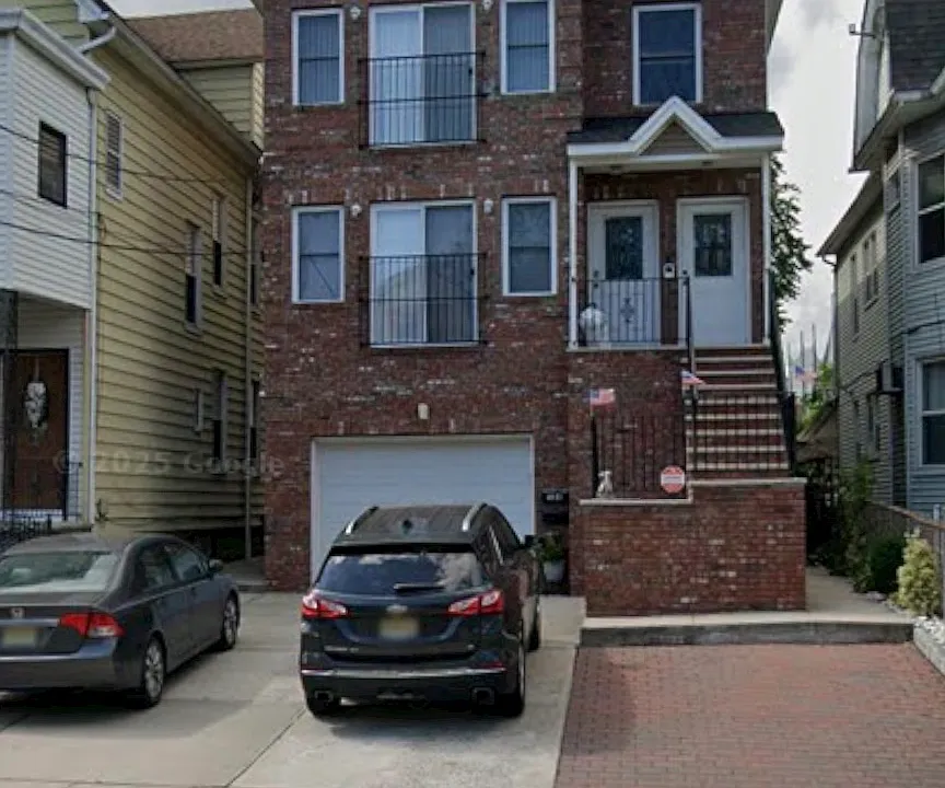 586 Monroe Ave