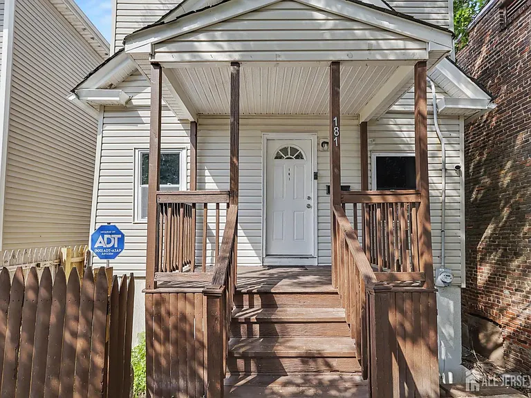 181 Hale St — Photo 3