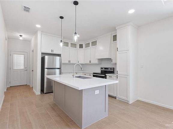 5th image of 2112 E San Andrea St #4