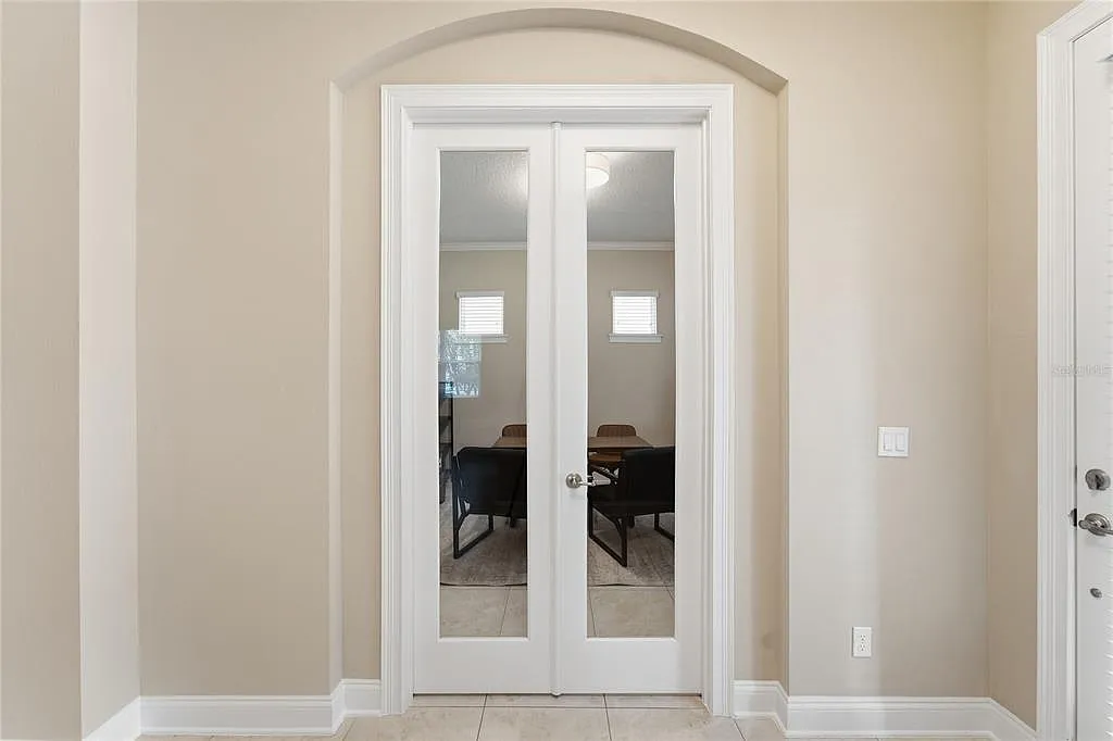 3 bed, 2.5 bath, 2380 sqft, $4,100 — Photo 4