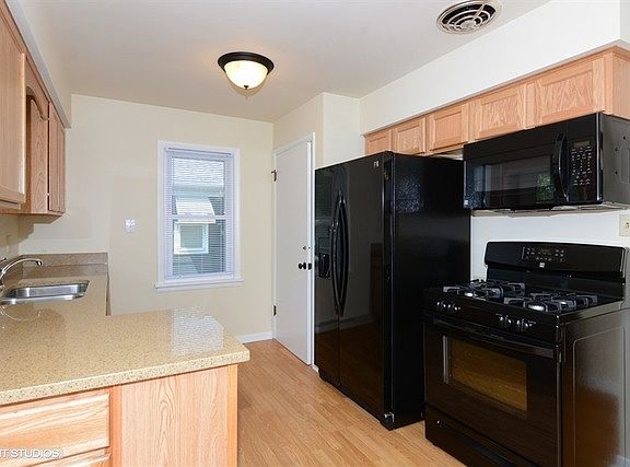 2nd image of 821 E 160th Pl