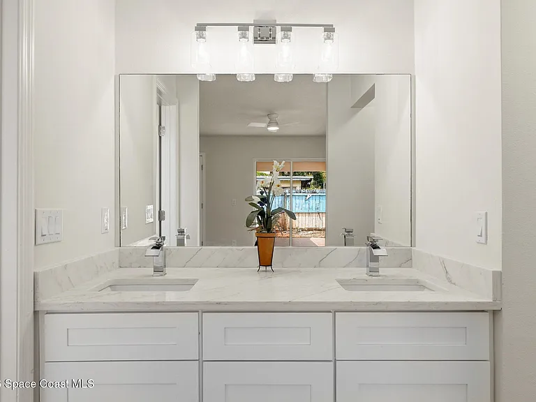 3009 Elizabeth St — Photo 13