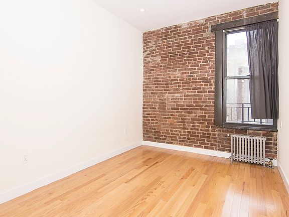 4th image of 3124 32nd St #42